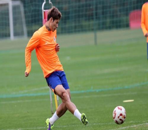 山東泰山隊積極備戰客場與武漢三鎮隊的中超聯賽