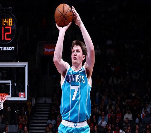 無愧新秀榜第一！新蜂王28+8+7破歷史紀(jì)錄留給三球的時(shí)間不多了