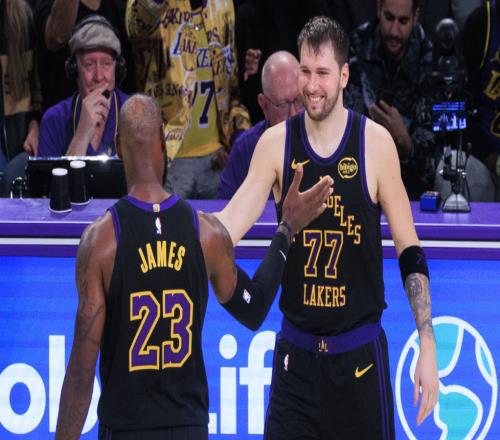 恐怖！一戰(zhàn)狂刷9項(xiàng)紀(jì)錄，全場(chǎng)高呼MVP老詹要承認(rèn)東契奇才是領(lǐng)袖