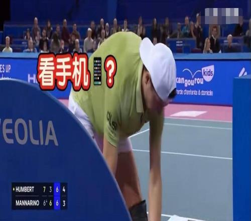 安貝爾搶七看手機遭逆轉(zhuǎn)被質(zhì)疑打假球，小威教練力挺女網(wǎng)打五盤！