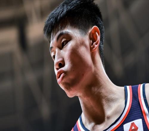官宣加盟广东!崔永熙:为宏远效力是儿时梦想,从小就看广东打球