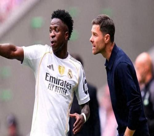 皇馬：維尼修斯暗通英超三豪門(mén)，或醞釀離開(kāi)伯納烏