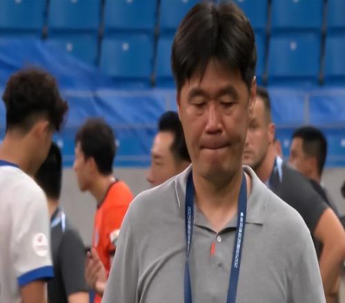 离大谱!李霄鹏爱将业余表现,浪费绝好机会,葬送海牛全队努力!