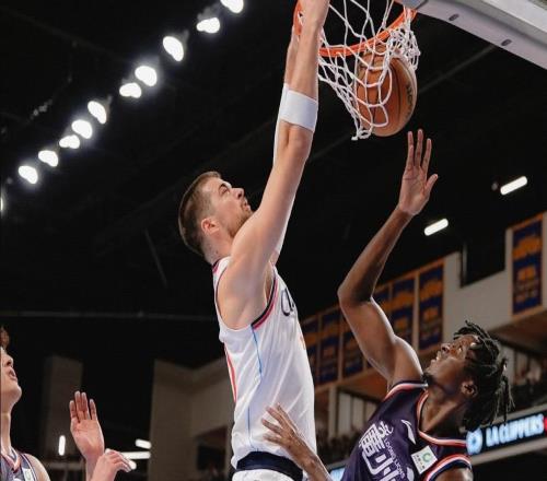 这回是NBA强度,祖巴茨连续隔扣李祥波和奥拉迪波