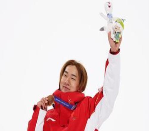 單板滑雪大跳臺(tái)摘銅，蘇翊鳴完成更成熟一跳