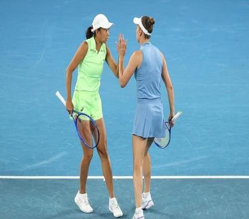 劍指冠軍！張帥組合成功晉級(jí)澳網(wǎng)2026女雙決賽