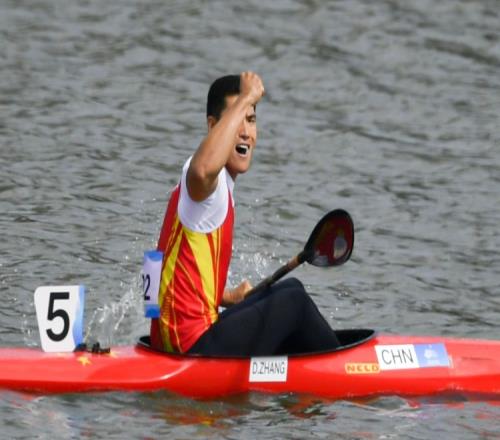 男子1000米單人皮艇分組預(yù)賽中國(guó)選手張冬小組第四晉級(jí)14決賽