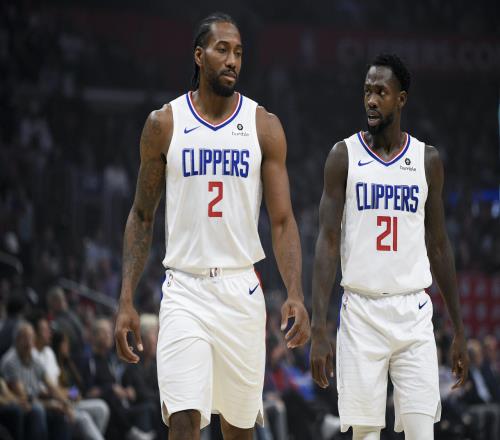 主持人:小卡不是超巨贝弗利:2DPOY+2FMVP你在说啥呢