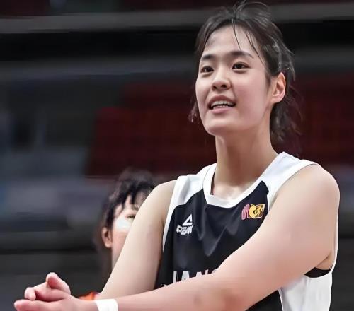 13分钟轰16+3!中国女篮又一26岁2米王牌崛起:冲冠对决韩旭