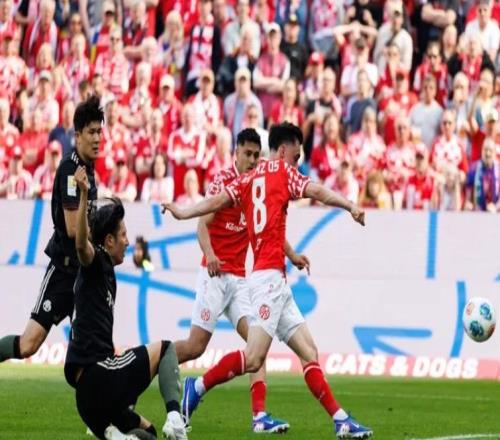 拜仁被打崩！半場3球落後，4年第一次，烏爾比希一臉尷尬