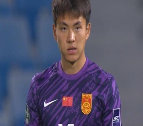 申花后悔吗李昊连场神扑，锁定国足主力，媒体人：有人连拍大腿