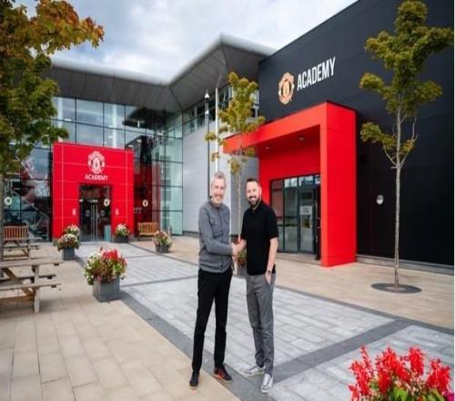 衛(wèi)報：曼聯(lián)青訓(xùn)營因人員頻繁更迭和拉爵的批評而陷入困境