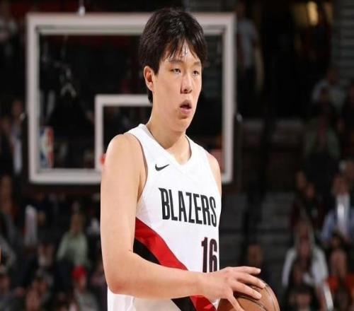 媒体人：杨瀚森打NBA也是去打工，吃点好的放松一下，也不行