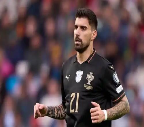 達成協議！曼聯冬窗第1筆簽約！三年合同，要簽28歲後腰內維斯