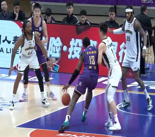 5連勝登頂CBA！北京+廣東爭冠最強(qiáng)對手出爐，遼寧8名球員僅得4分