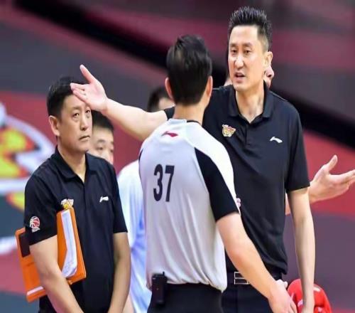 CBA宣布重要決定，裁判終于被監(jiān)督，混子要被淘汰，天終于亮了