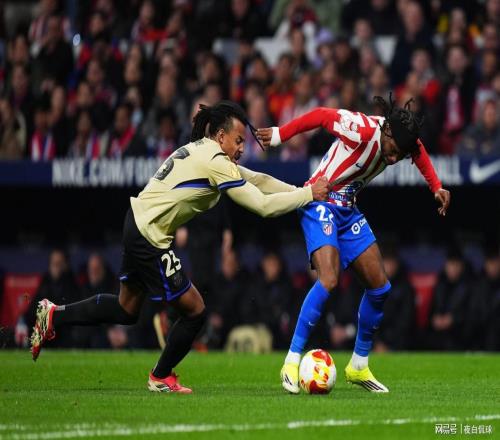 英超三強搶瘋！利物浦、曼城、切爾西同時爭奪巴薩後衛