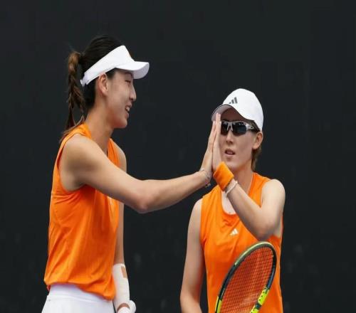 王欣瑜爆大冷拒握手震動輿論，網(wǎng)友：這件事力挺“賽右”姐妹