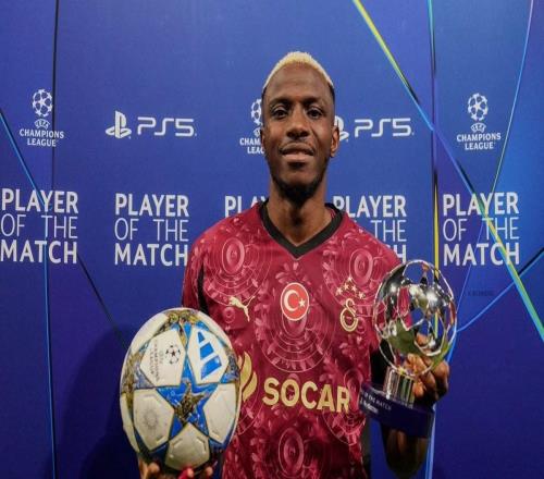 继C罗和小卢卡斯后,奥斯梅恩是第三位欧冠对贾府戴帽的球员