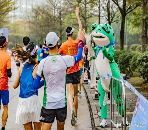 年年嚷嚷馬拉松期間酒店漲價(jià)，為什么就管不住呢