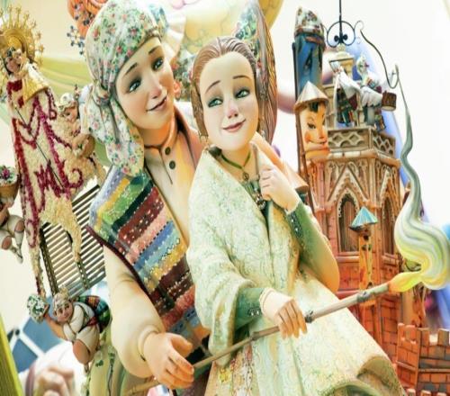 世體：瓦倫西亞法雅節開展，姆巴佩和亞馬爾的雕塑引發關注