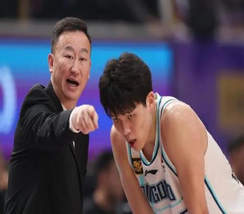 恭喜杨瀚森!内线恩师出任开拓者新帅,保底场均15分钟出场时间