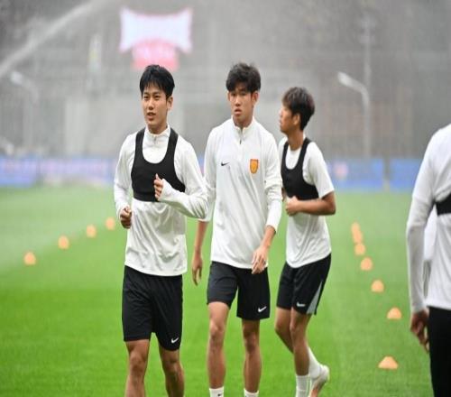 重慶銅梁龍提前適應場地備戰首個主場，劉建業：很震撼！向餘望：很自豪！