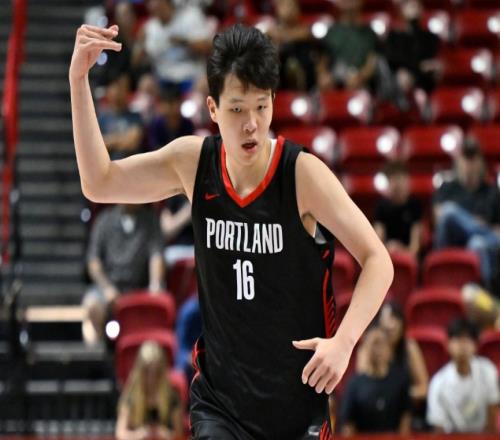 NBA太离谱:1分钟吹6犯!开拓者遭逆转,杨瀚森最差一战:0板6犯