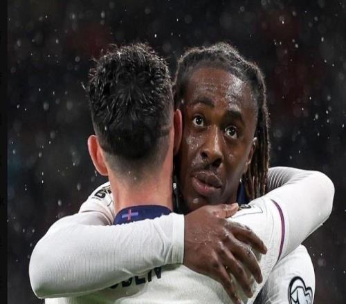 埃澤英格蘭隊生涯前3進球均為替補打進，為凱恩後第二人