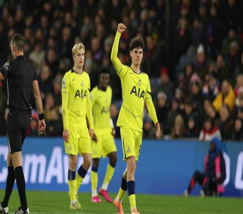 對(duì)陣水晶宮破門，阿奇格雷攻入職業(yè)生涯首球