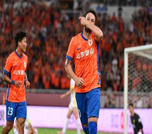 泰山6戰不敗！5戰申花不勝，卡紮戴帽王大雷送點，延續3魔咒