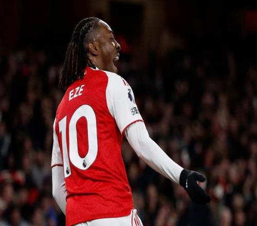埃澤今夏本已接近加盟熱刺，但最終轉會阿森納並攻破熱刺球門