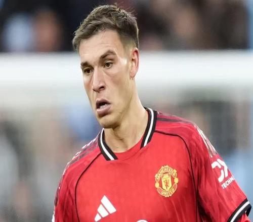 記者：土超俱樂部對烏加特興趣濃厚，若報(bào)價(jià)合適曼聯(lián)愿意放人