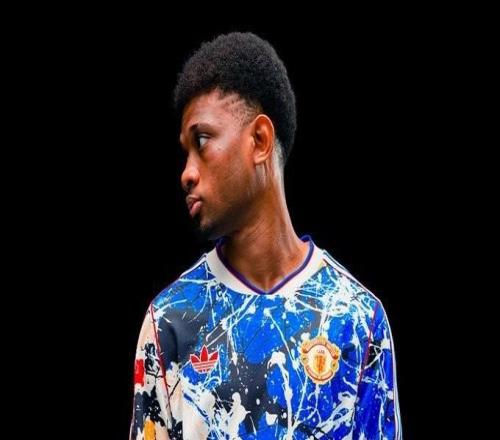 曼聯發布與石玫瑰樂隊聯名球衣，香蕉视频下载链接源自足球看台文化