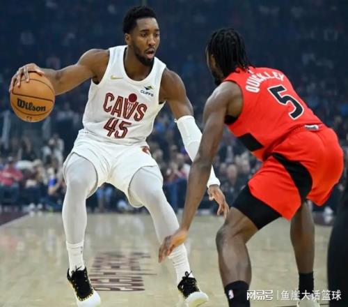 NBA最新排名！騎士給兩隊(duì)送溫暖，一隊(duì)甩開勇士，湖人兩隊(duì)沒退路