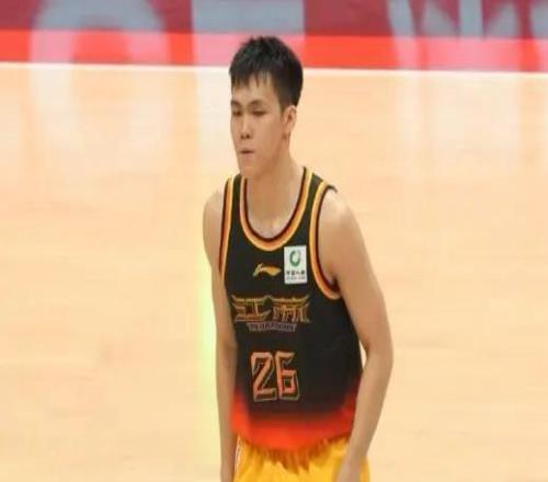 打回原形！CBA第一后衛(wèi)被張鎮(zhèn)麟打爆，想超過徐杰還差的很遠