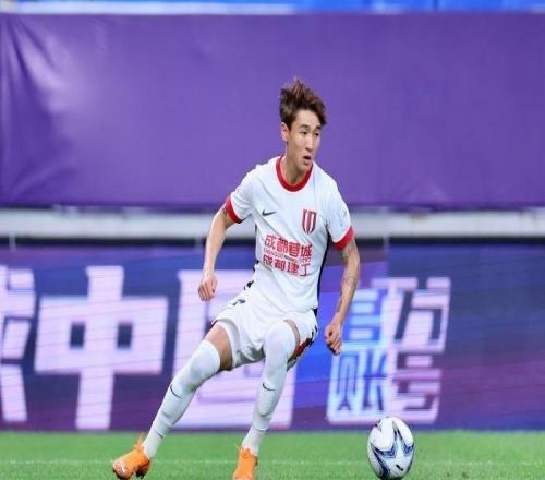 韋世豪3分鍾閃擊！任意球貼地斬破門，賽季第10球，6年新高