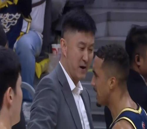 杜鋒：劉維偉麾下的青島非常強大，缺兵少將拿下比賽確實不易