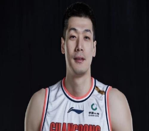 广东男篮注册球员更新:崔永熙预注册,任骏飞不在名单中