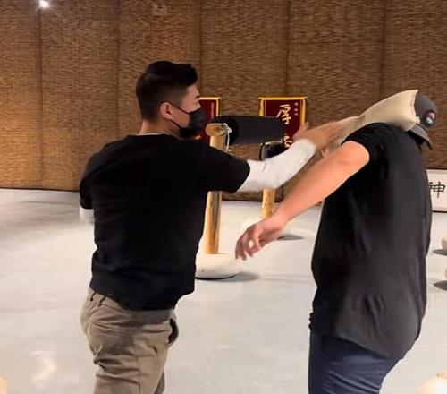 扇耳光大賽受傷倒地的中國(guó)選手已恢復(fù)訓(xùn)練！稱還是很希望完賽