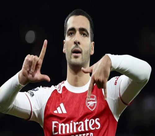 TA：在梅裏諾踢中鋒時，阿森納整體的運轉會變得更加流暢