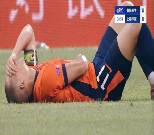 3分钟2球!申花补时大逃亡,中超关键战:3球被吹,怒斥泰山老将