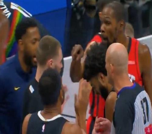 杜蘭特與前隊(duì)友布魯斯布朗互噴，后者賽后：杜蘭特越界了