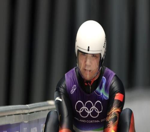 四次滑行、四破紀(jì)錄！德國選手朗根漢摘得雪橇男子單人金牌