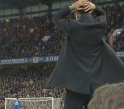 帕爾默終場前離譜射門直衝雲霄，羅塞尼爾場邊抱頭不可思議