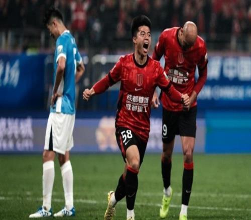 薑至鵬生日染紅，深圳新鵬城敗走鳳凰山，中超戲劇性十足揭幕