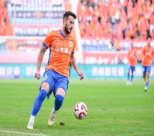 山东泰山2比1胜天津,孙启航中超首秀,瓦科丢点球,多打一人丢球