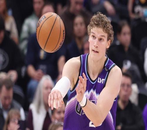 马尔卡宁在加时赛战胜太阳队中,创造了爵士队本世纪未有的历史