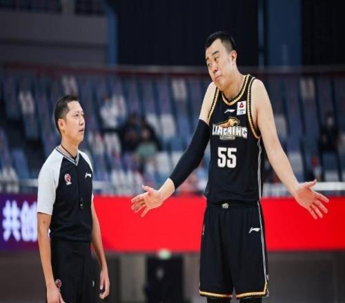 媒体人:辽宁新赛季名单唯一悬念是韩德君是否继续职业生涯