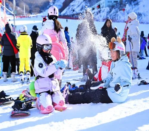 雙百萬雪場背后：吉林的雪，如何從“黃金緯度”到“黃金產業(yè)”